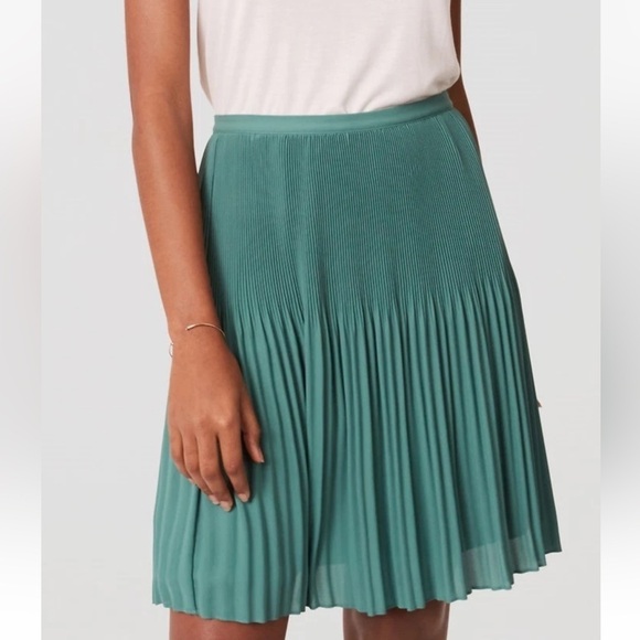 LOFT Dresses & Skirts - NWT-Ann Taylor LOFT Fluid Pleated Skirt Sz 8